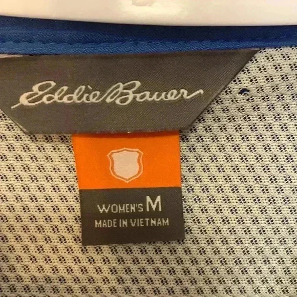 Eddie Bauer Freddy light weight, short sleeve, top vented shirt with two pockets - Picture 7 of 8